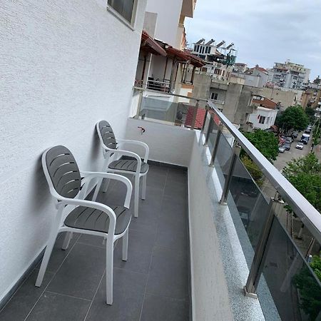 Delfin Apartments Sarandë エクステリア 写真