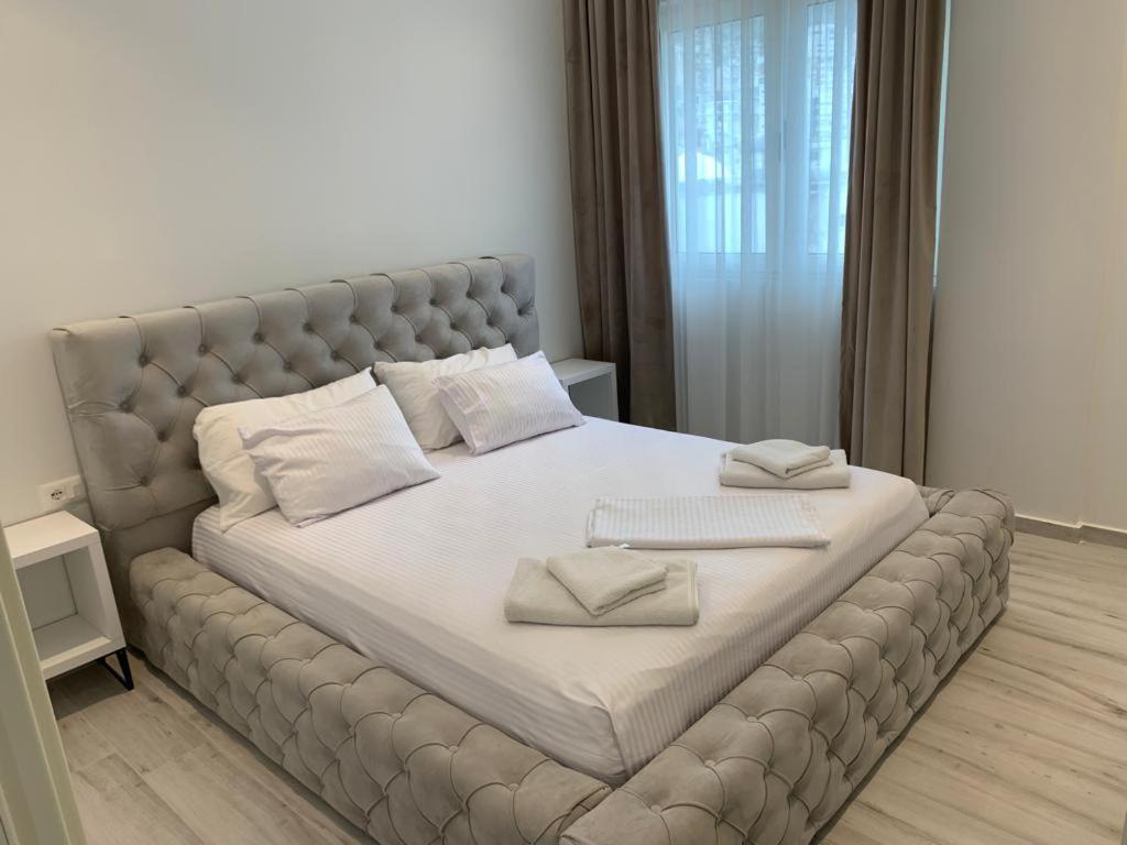 Delfin Apartments Sarandë エクステリア 写真