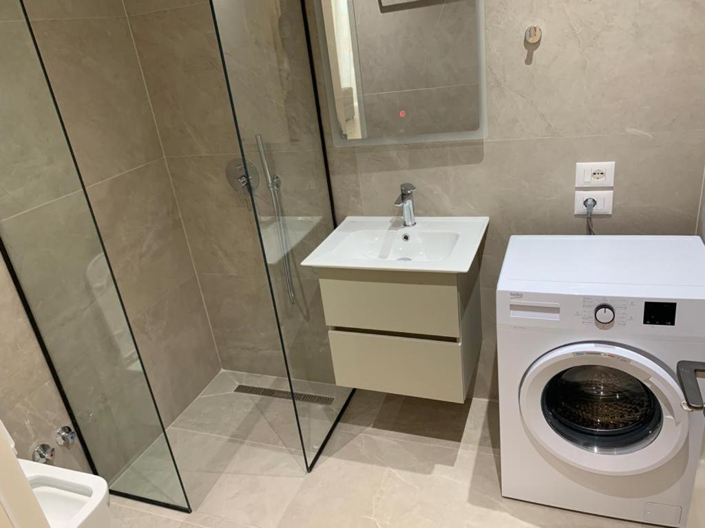 Delfin Apartments Sarandë エクステリア 写真