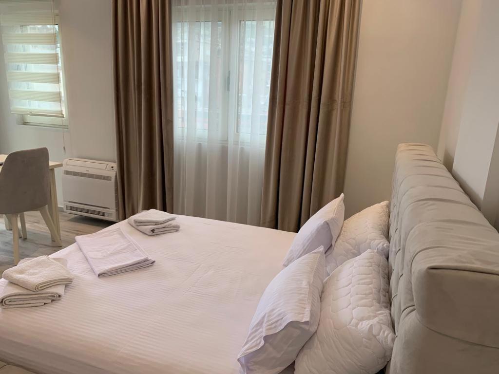 Delfin Apartments Sarandë エクステリア 写真