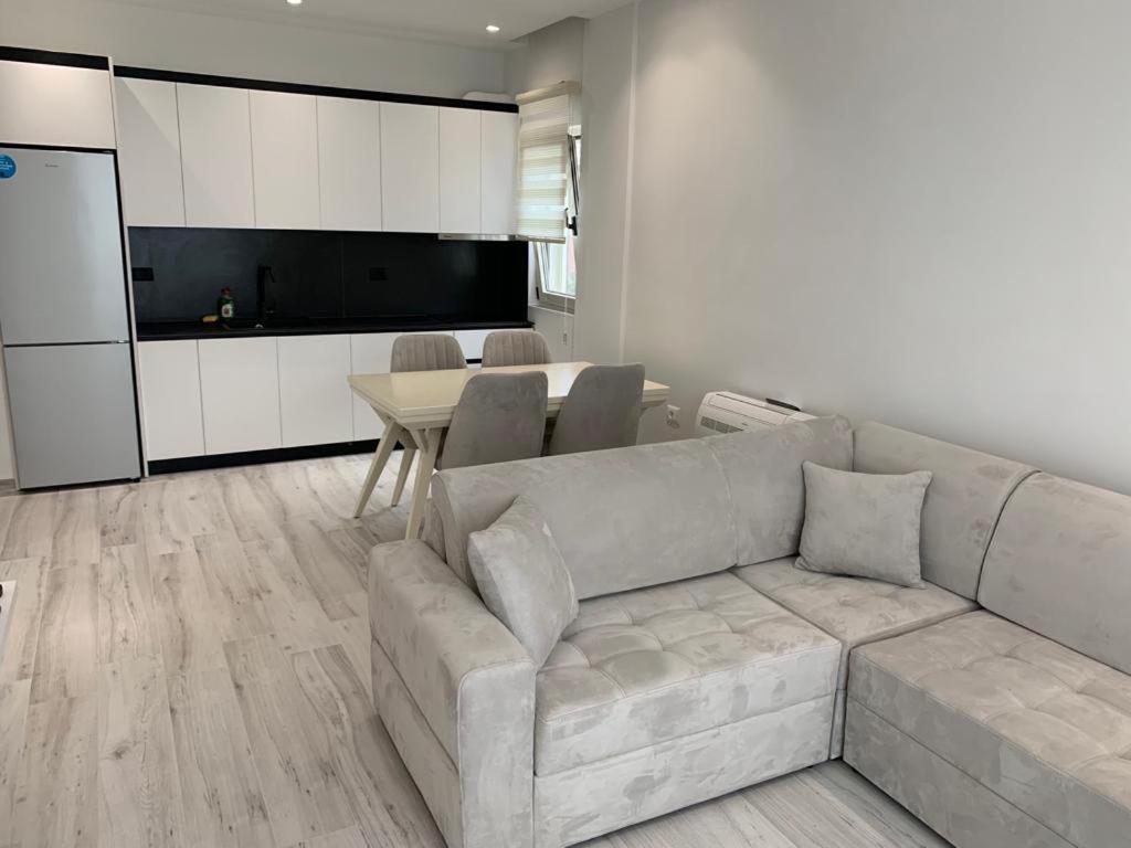 Delfin Apartments Sarandë エクステリア 写真