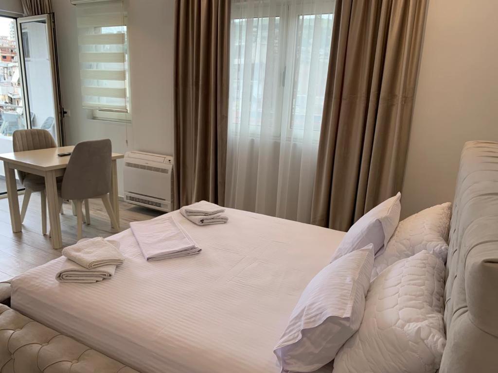 Delfin Apartments Sarandë エクステリア 写真