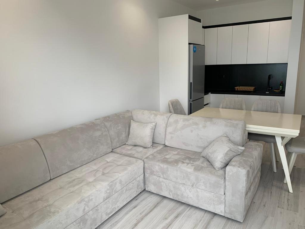 Delfin Apartments Sarandë エクステリア 写真