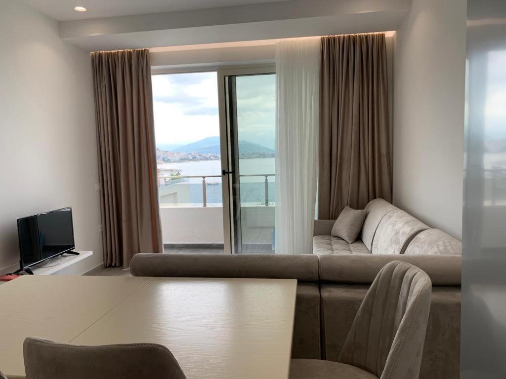 Delfin Apartments Sarandë エクステリア 写真