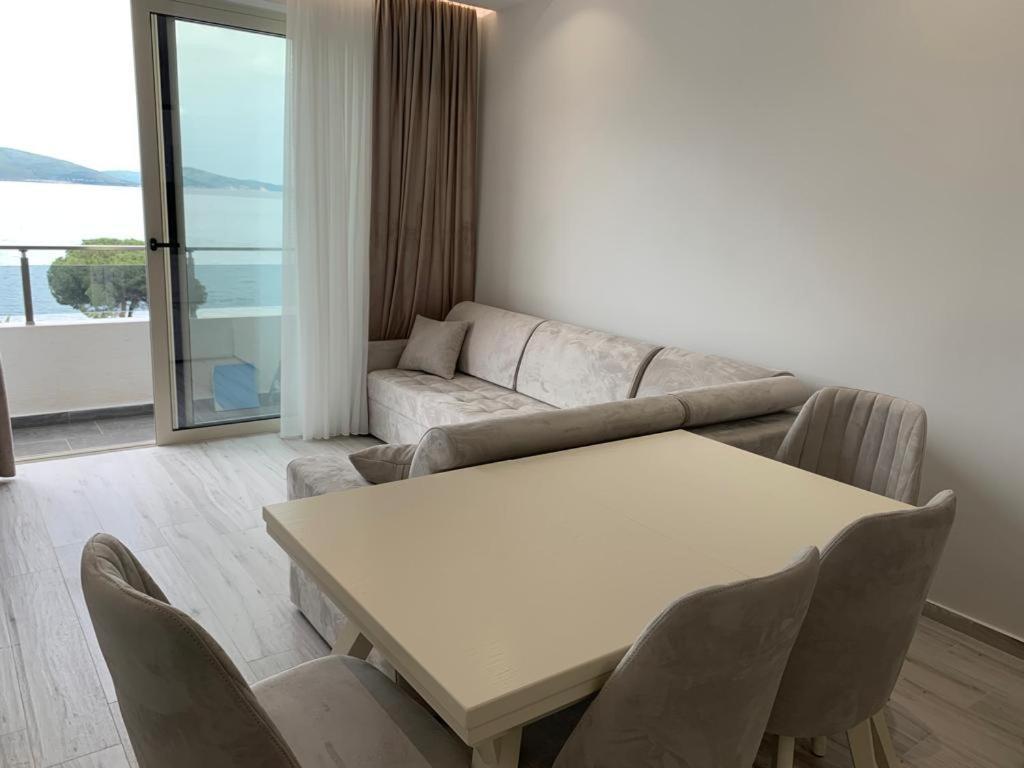 Delfin Apartments Sarandë エクステリア 写真