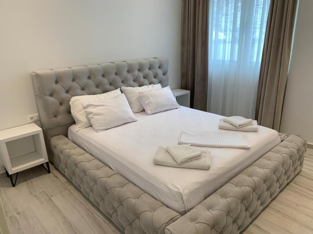 Delfin Apartments Sarandë エクステリア 写真