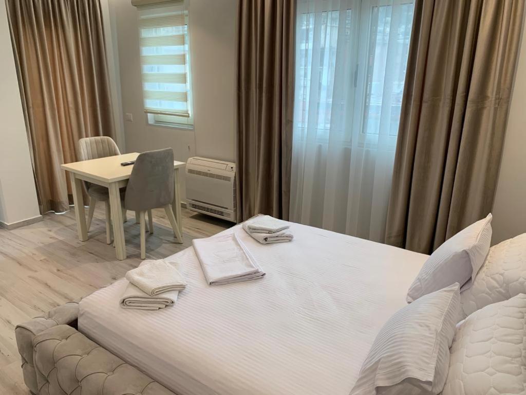 Delfin Apartments Sarandë エクステリア 写真