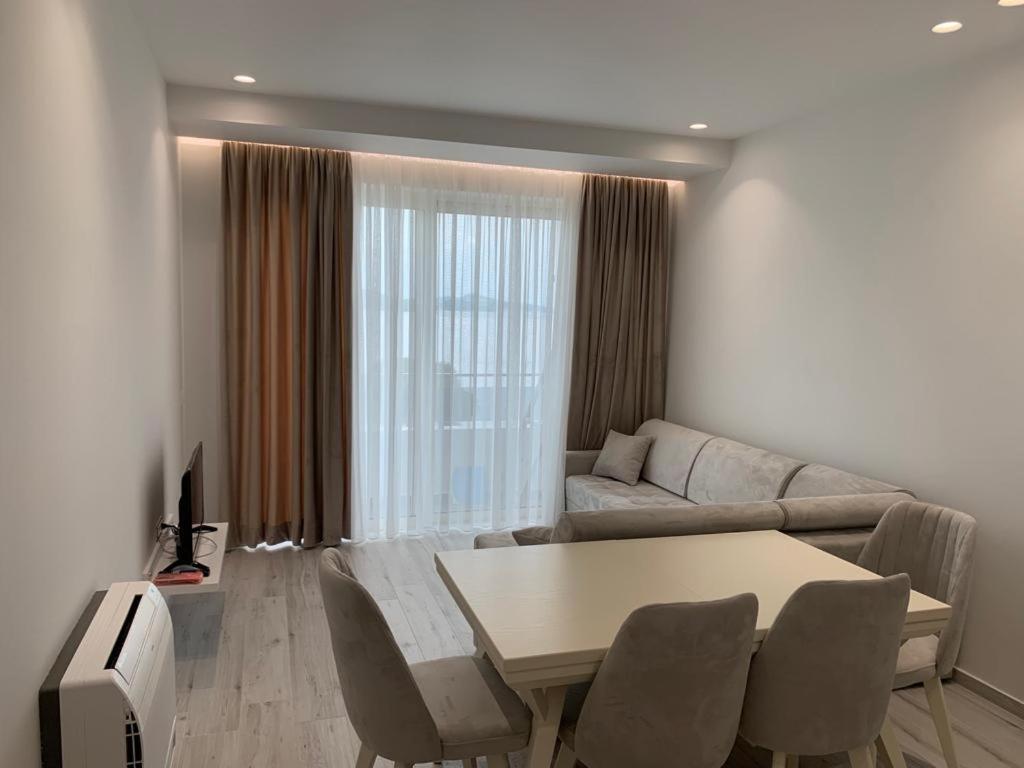Delfin Apartments Sarandë エクステリア 写真