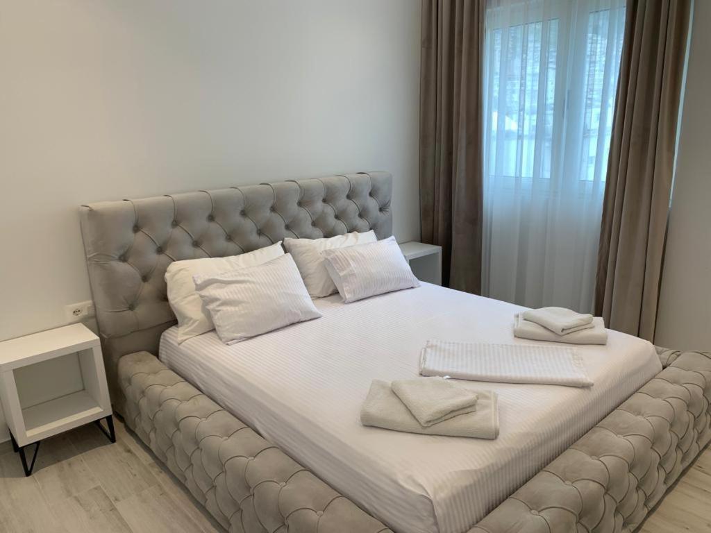 Delfin Apartments Sarandë エクステリア 写真
