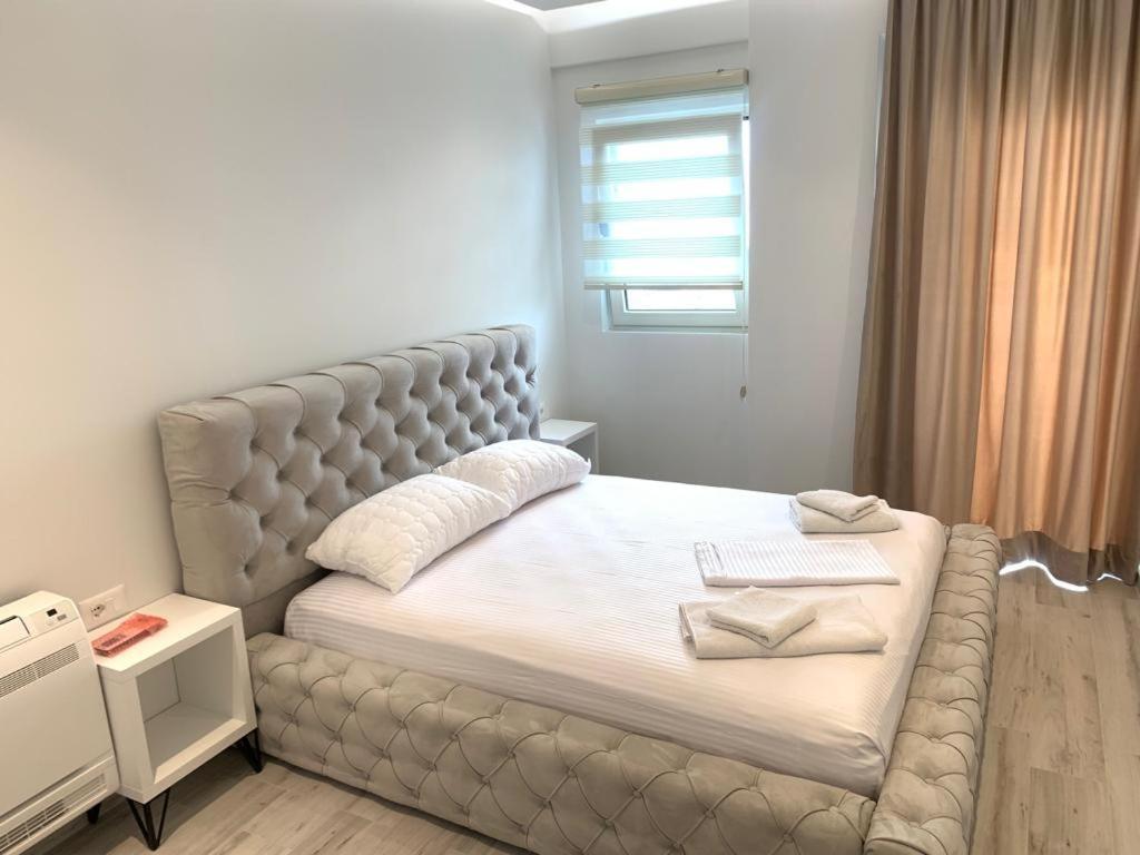 Delfin Apartments Sarandë エクステリア 写真