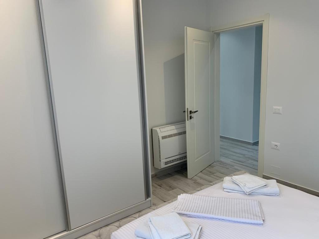 Delfin Apartments Sarandë エクステリア 写真