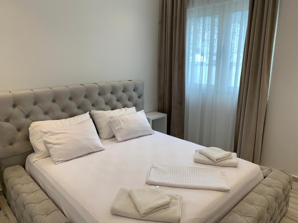 Delfin Apartments Sarandë エクステリア 写真
