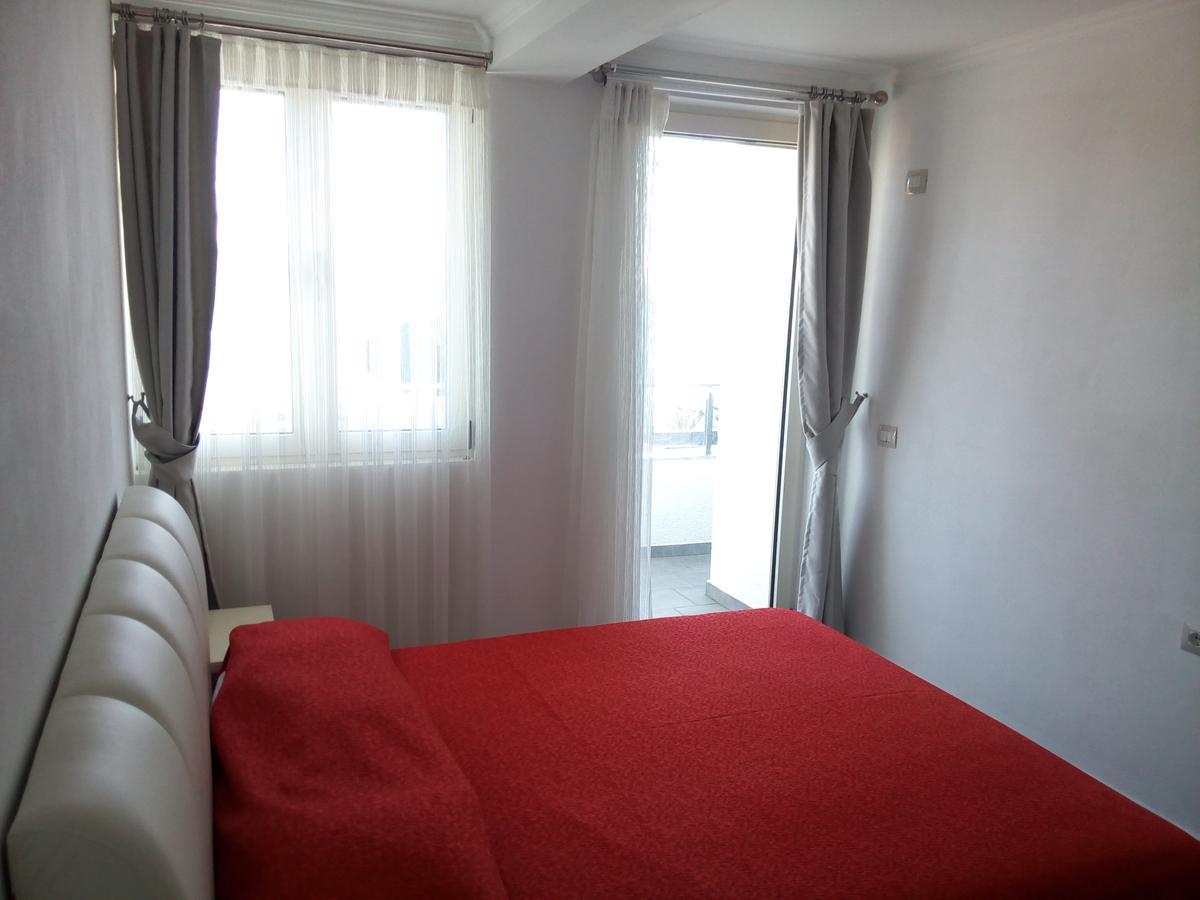 Delfin Apartments Sarandë エクステリア 写真