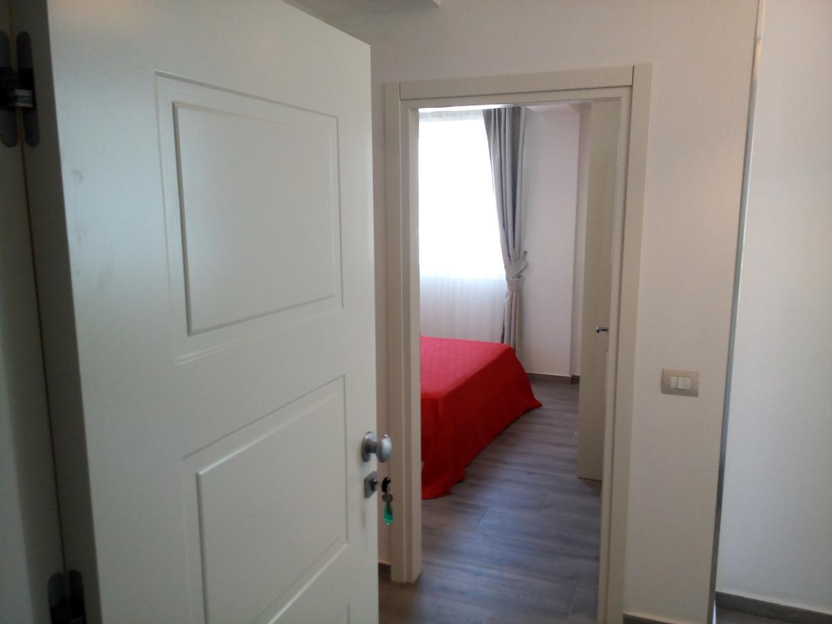 Delfin Apartments Sarandë エクステリア 写真