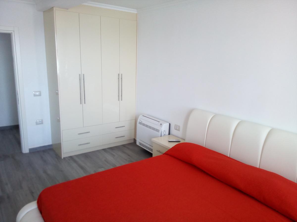 Delfin Apartments Sarandë エクステリア 写真