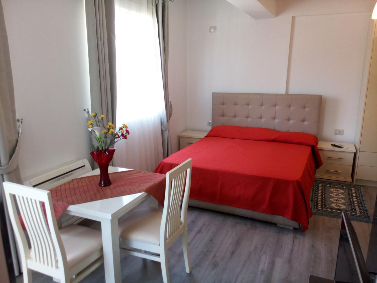 Delfin Apartments Sarandë エクステリア 写真