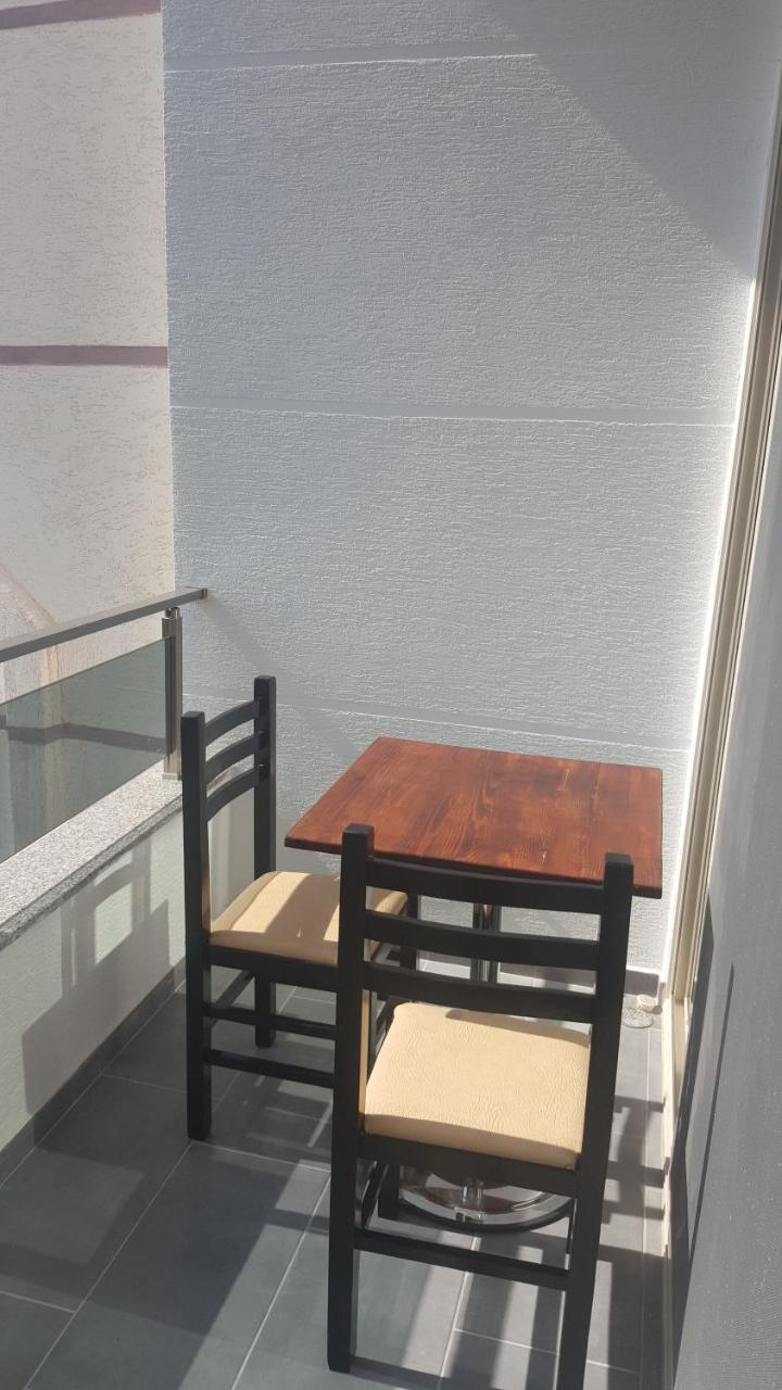 Delfin Apartments Sarandë エクステリア 写真