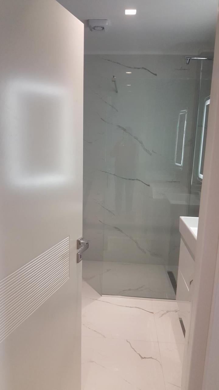Delfin Apartments Sarandë エクステリア 写真